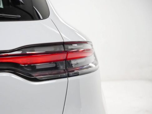 Certified 2026 Porsche Macan AWD/4WD image 12
