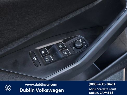Certified 2025 Volkswagen Jetta Sport FWD image 11