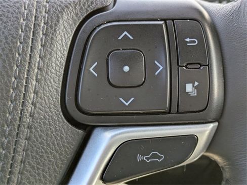 Used 2016 Toyota Highlander Limited Platinum image 25