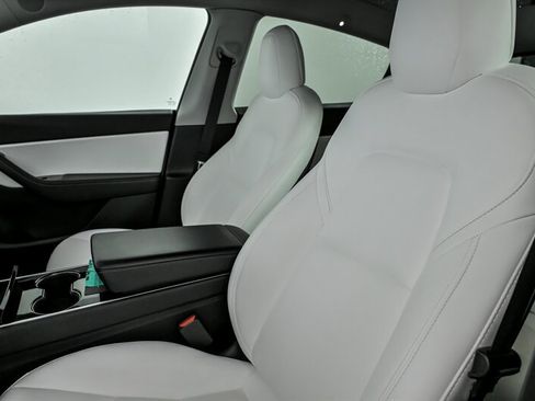 Used 2020 Tesla Model Y Long Range image 18