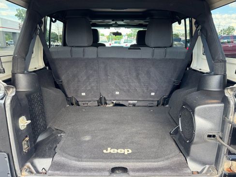Used 2012 Jeep Wrangler Unlimited Sahara w/ Dual Top Group AWD/4WD image 17