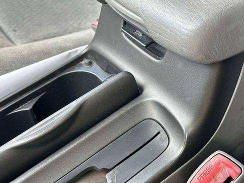 Used 2004 Toyota Camry LE image 32