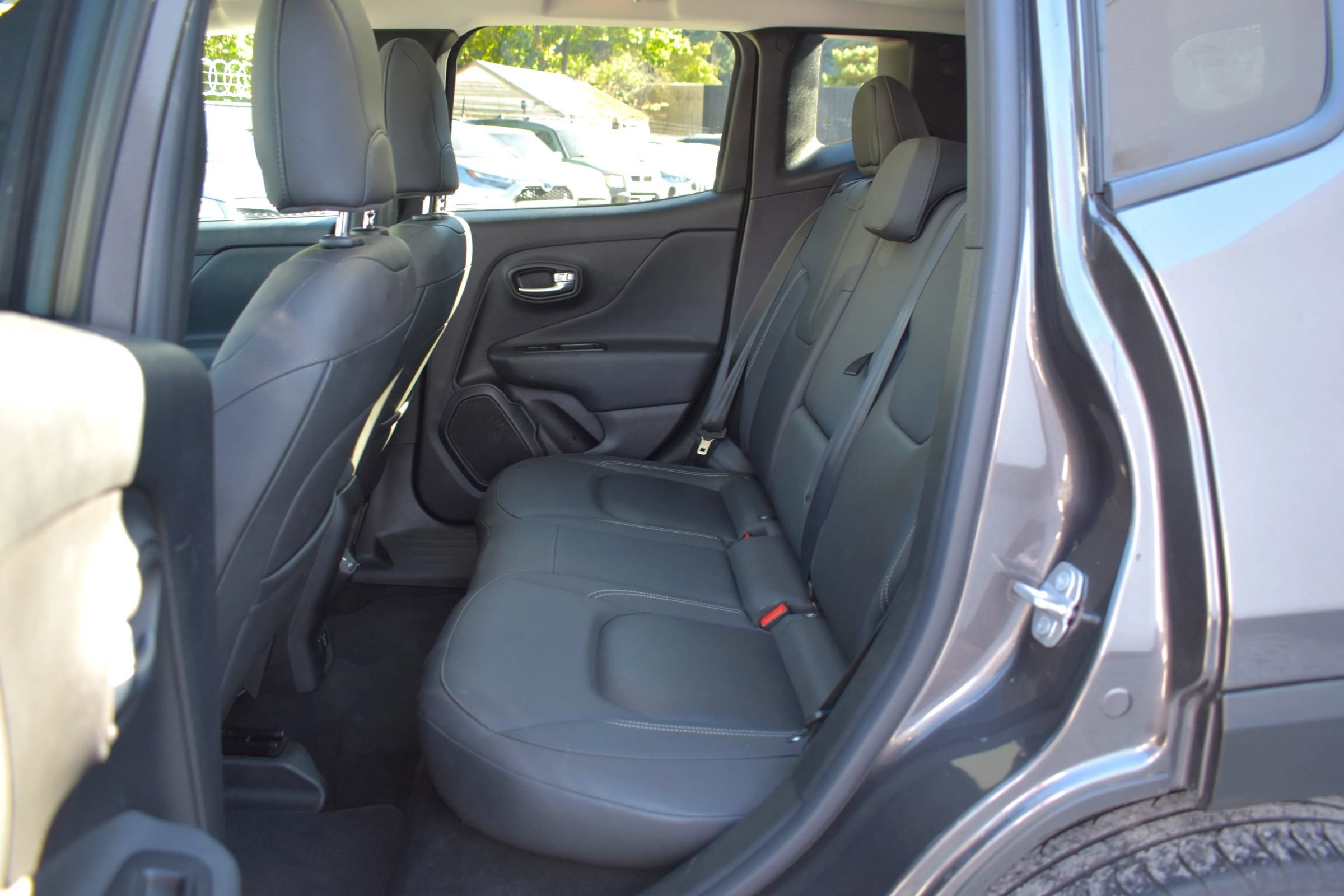 Used 2020 Jeep Renegade Limited w/ UConnect 8.4 Nav Group FWD image 28
