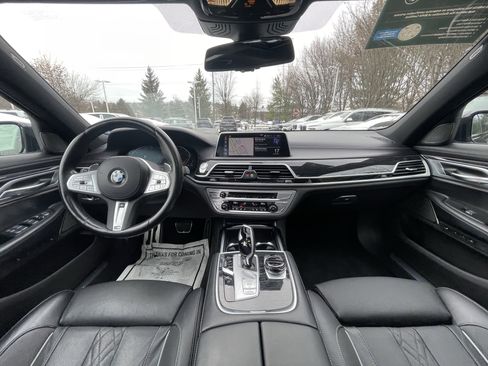Certified 2022 BMW 750i xDrive w/ Luxury Rear Seating Package image 16