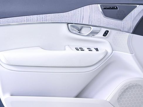 Used 2024 Volvo XC90 B6 Plus w/ Protection Package Premier AWD/4WD image 8