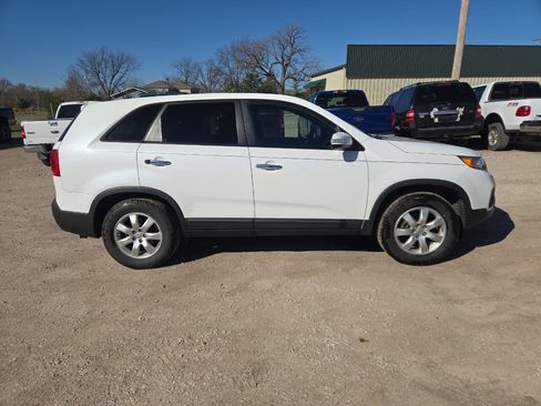 Used 2012 Kia Sorento FWD image 2
