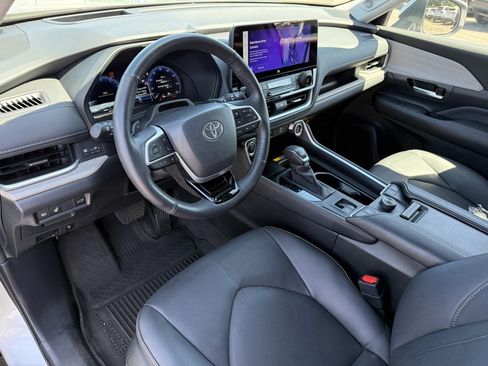 Used 2024 Toyota Grand Highlander Platinum image 11