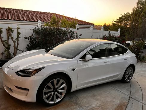 Used 2020 Tesla Model 3 RWD image 1