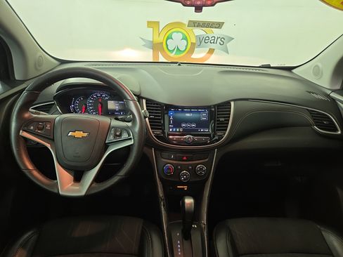 Used 2019 Chevrolet Trax LT w/ LT Convenience Package image 14