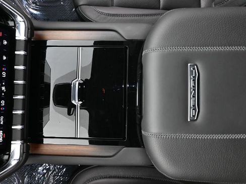 Used 2025 GMC Yukon XL Denali AWD/4WD image 37