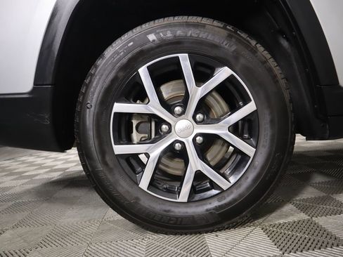 Used 2024 Jeep Grand Cherokee L Limited image 34