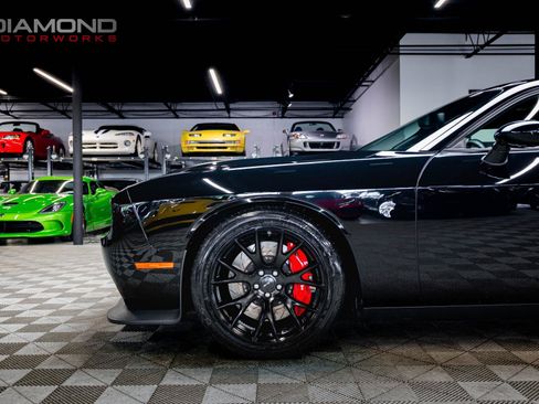 Used 2016 Dodge Challenger SRT Hellcat RWD image 4