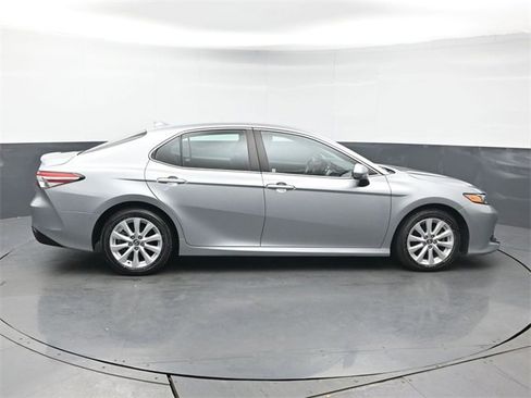 Used 2020 Toyota Camry LE image 6