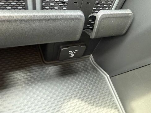 New 2026 RAM 2500 Laramie AWD/4WD image 28