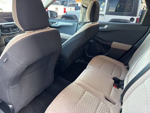 Used 2020 Ford Escape SE image 18