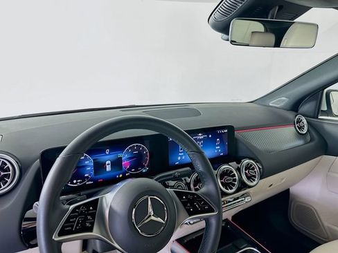 Certified 2025 Mercedes-Benz GLA 250 4MATIC image 9