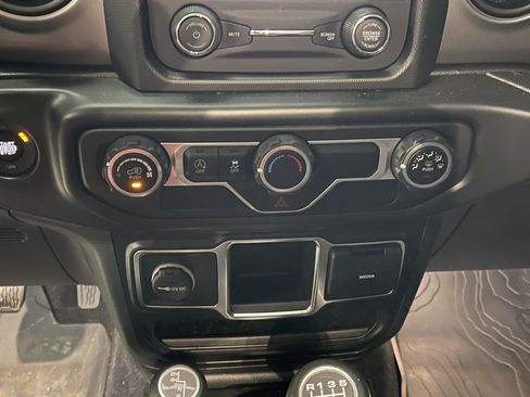 Used 2021 Jeep Wrangler Sport AWD/4WD image 20