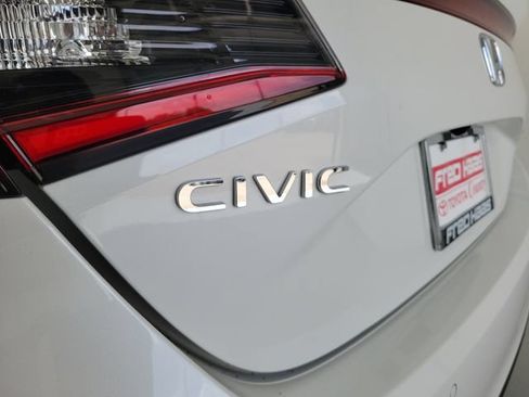 Used 2024 Honda Civic Sport Touring image 9