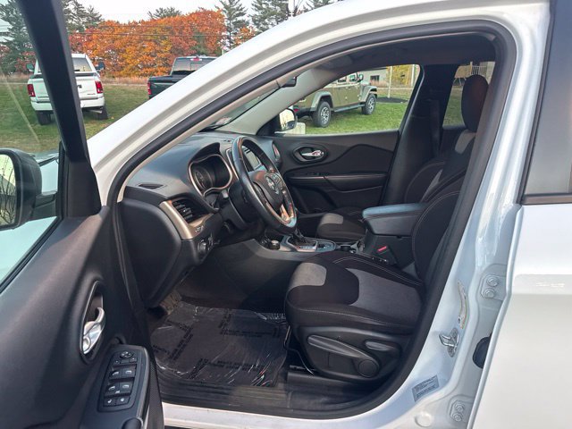 Used 2016 Jeep Cherokee Sport w/ Cold Weather Group AWD/4WD image 22