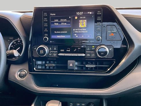 Used 2022 Toyota Highlander XSE FWD image 6