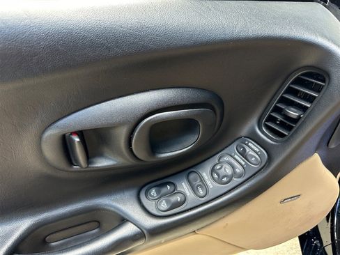 Used 2004 Chevrolet Corvette Convertible w/ Preferred Equipment Group image 38