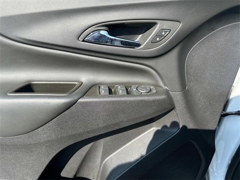 Used 2023 Chevrolet Equinox LT w/ LPO, Floor Liner Package image 10