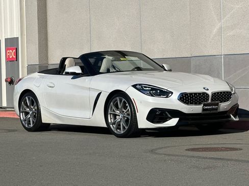 Used 2019 BMW Z4 sDrive30i w/ Premium Package image 2