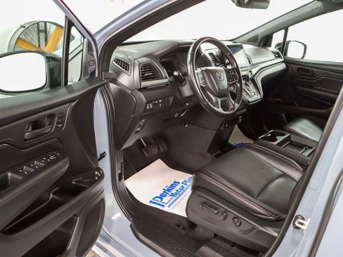Used 2024 Honda Odyssey Sport image 3