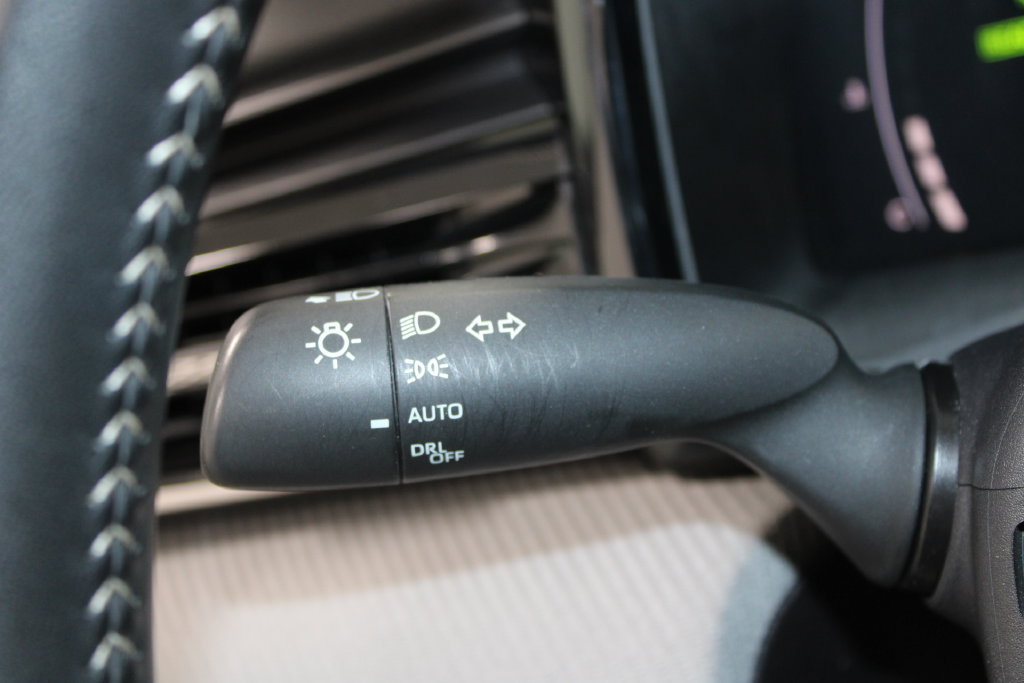 Used 2025 Toyota Camry SE FWD image 33