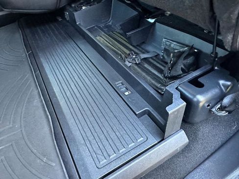 Used 2017 Ford F250 Lariat w/ Chrome Package image 18