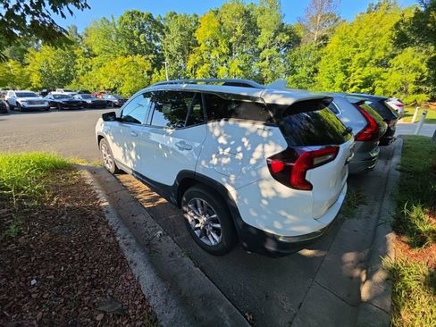 Used 2022 GMC Terrain SLT FWD image 4