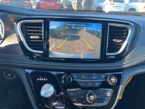 New 2026 Chrysler Pacifica Select image 28