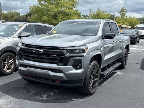 Used 2025 Chevrolet Colorado Z71 w/ Technology Package AWD/4WD image 2