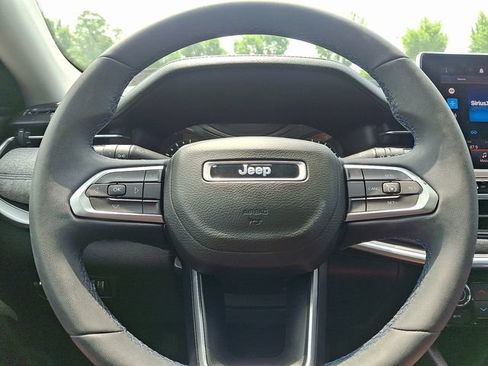 Used 2022 Jeep Compass Latitude FWD image 18