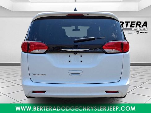 Used 2022 Chrysler Voyager LX FWD image 5