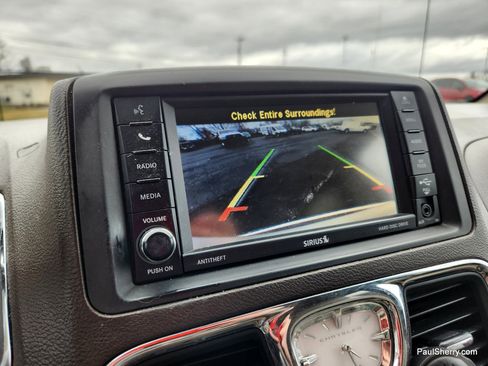 Used 2014 Chrysler Town & Country Touring image 38