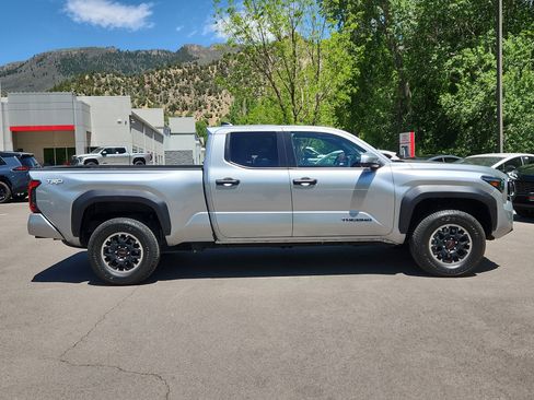 Used 2025 Toyota Tacoma TRD Off-Road w/ TRD Off Road Premium Package AWD/4WD image 2