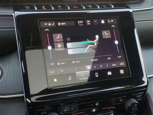 Used 2024 Jeep Grand Cherokee Altitude image 22