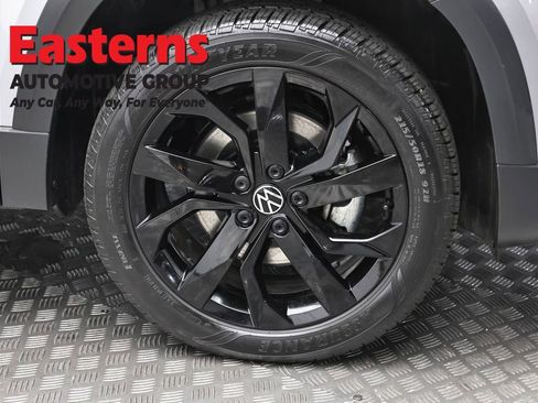 Used 2024 Volkswagen Taos SE FWD image 30