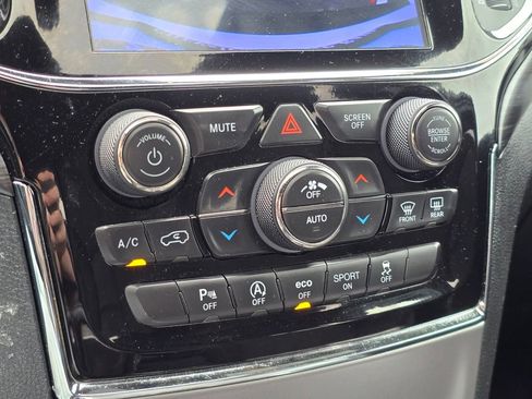Used 2019 Jeep Grand Cherokee Laredo AWD/4WD image 24