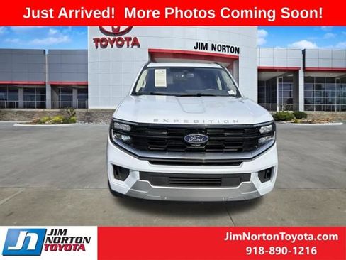 Used 2025 Ford Expedition Platinum AWD/4WD image 2