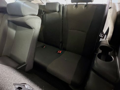 Used 2024 Toyota Highlander LE image 29