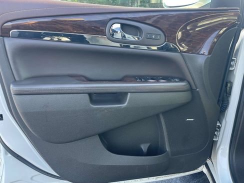 Used 2014 Buick Enclave Leather FWD image 16