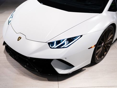 Used 2018 Lamborghini Huracan Performante image 6