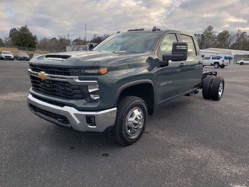 New 2026 Chevrolet Silverado 3500 LT image 2