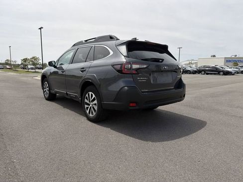 Used 2024 Subaru Outback Premium AWD/4WD image 3