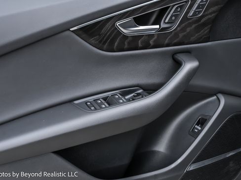 Used 2021 Audi Q8 Prestige image 22