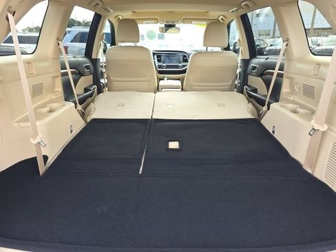 Used 2018 Toyota Highlander Limited FWD image 29