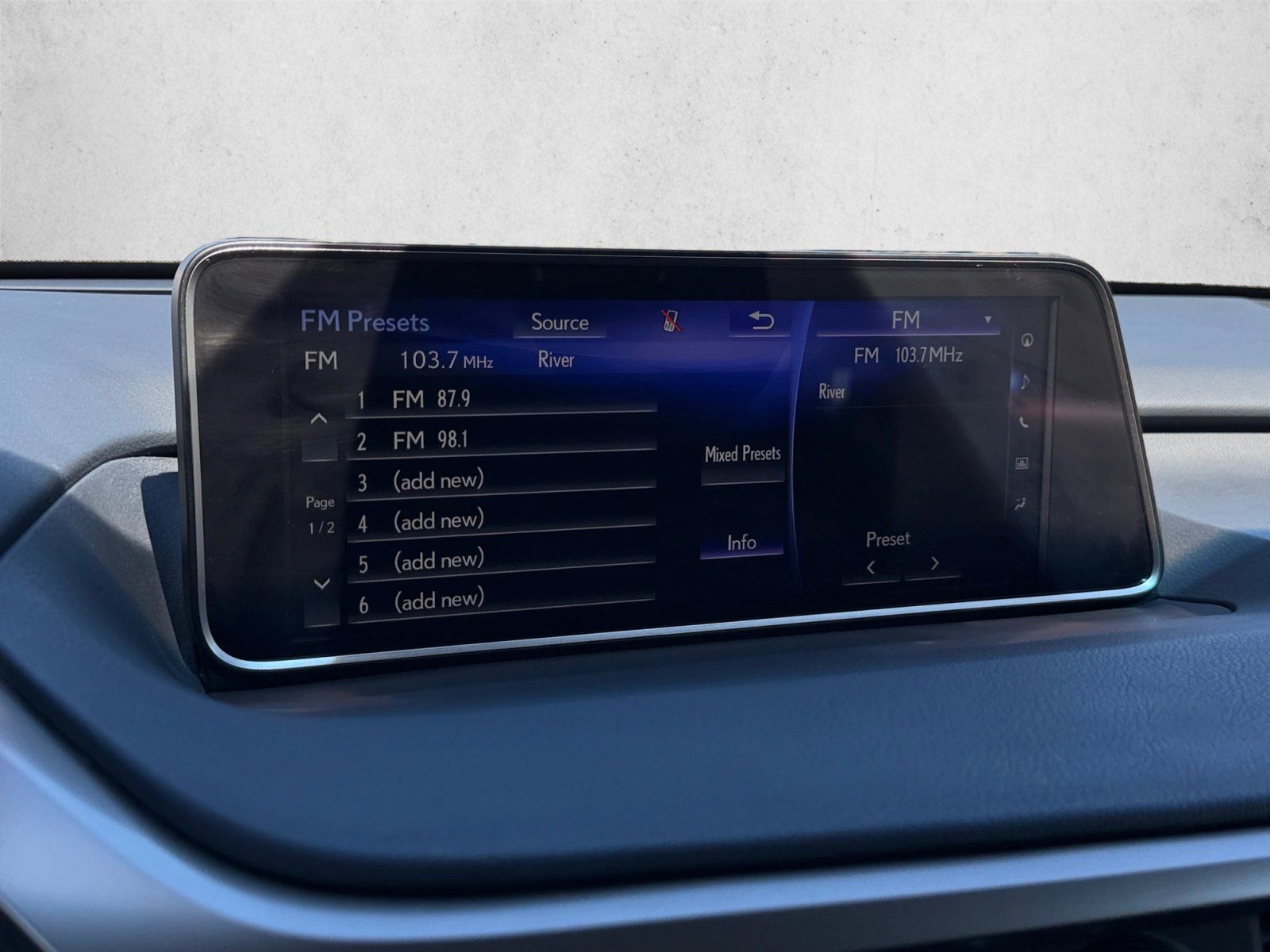 Used 2018 Lexus RX 450h AWD w/ Premium Package image 15