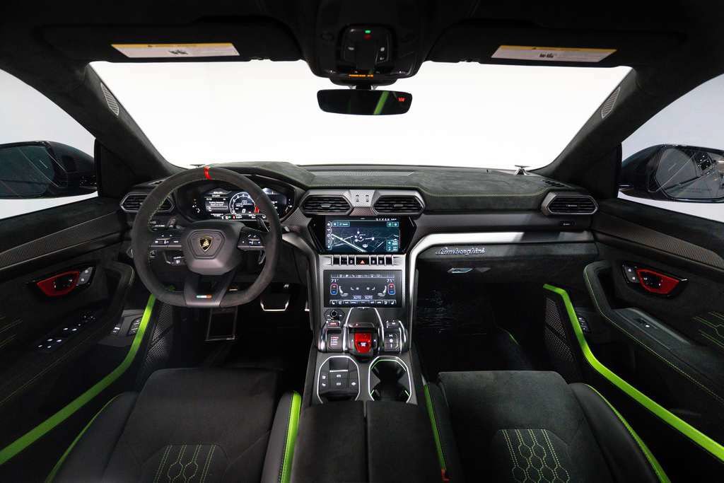 Used 2024 Lamborghini Urus Performante AWD/4WD image 2